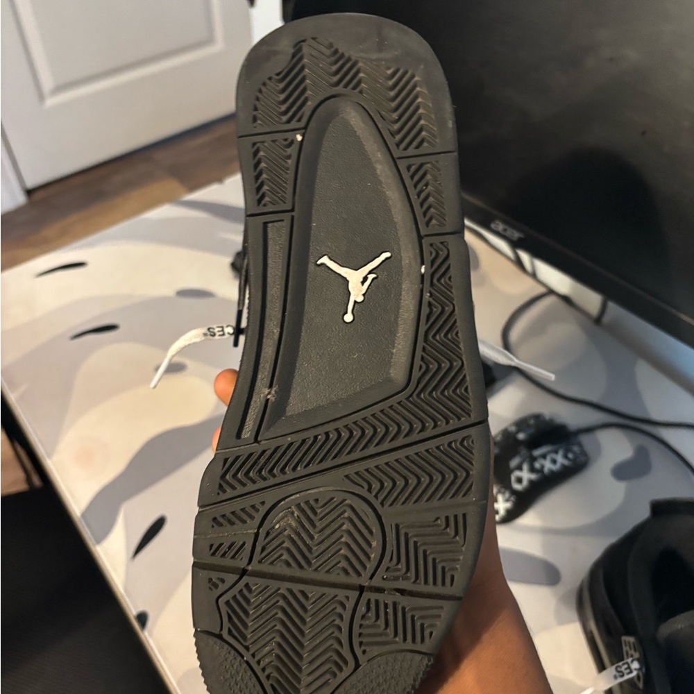 Jordan 4 Black cats (comes with original laces)
